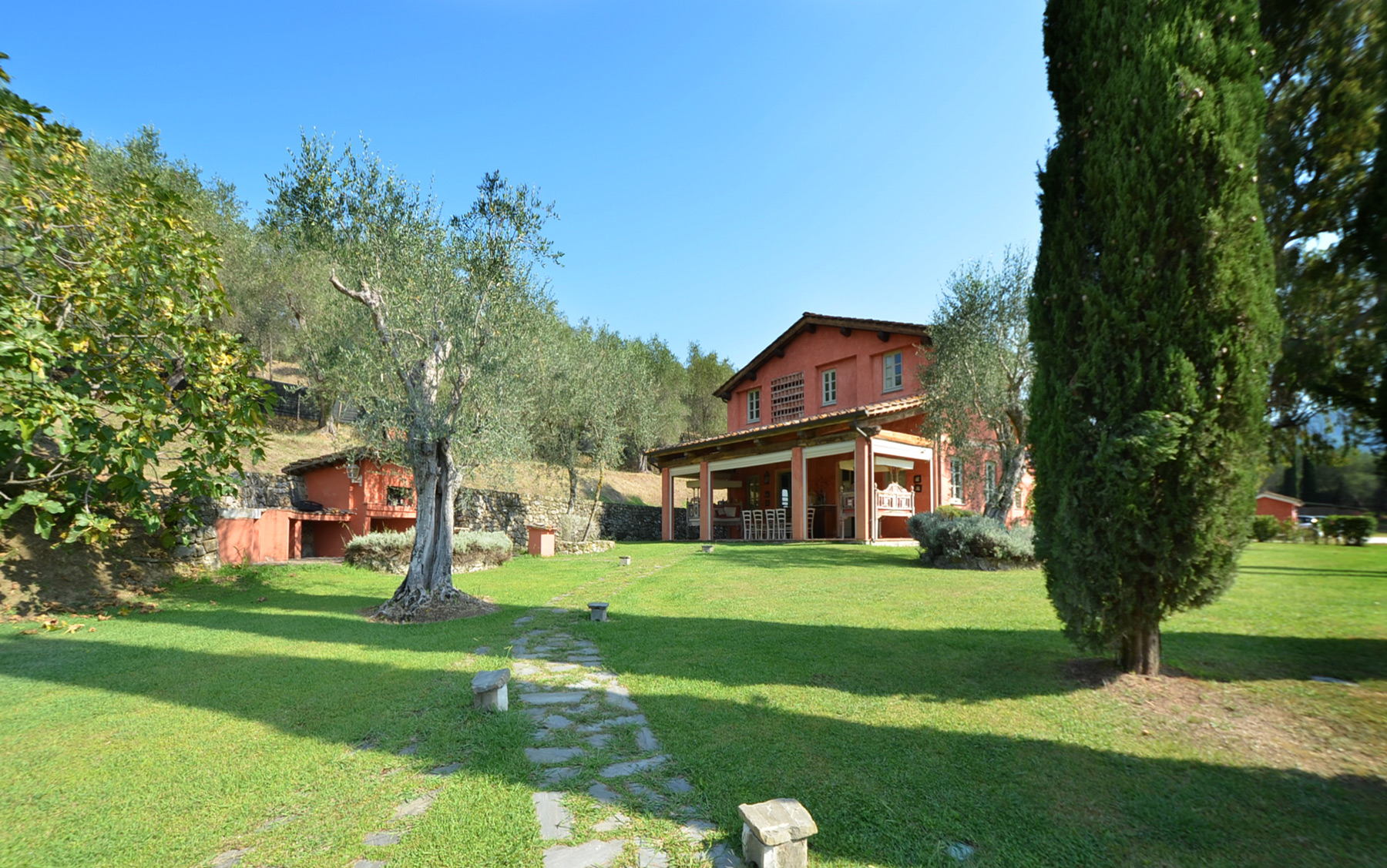 CASA ROSSO CHIC luxury house for sale in Tuscany