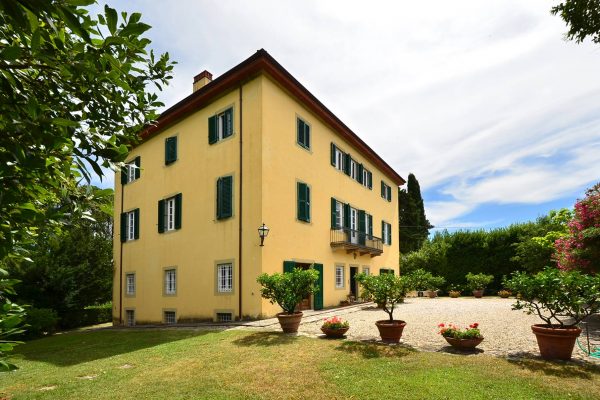 Villa-for-sale-in-lucca-Tuscany-Precious-Villas-c